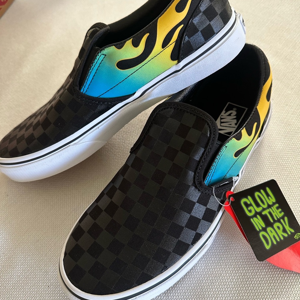 Vans Claasic Slip On Glow In Dark Flame 5.5 Jr / women’s 7